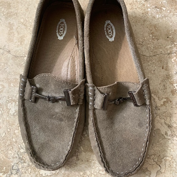 Tods suede moc style driving shoe in moss green. - Picture 7 of 7